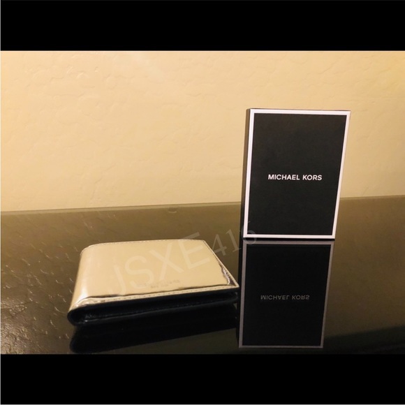 Authentic Michael Kors Harrison Slim Billfold Wallet - Metallic Silver - Picture 3 of 6